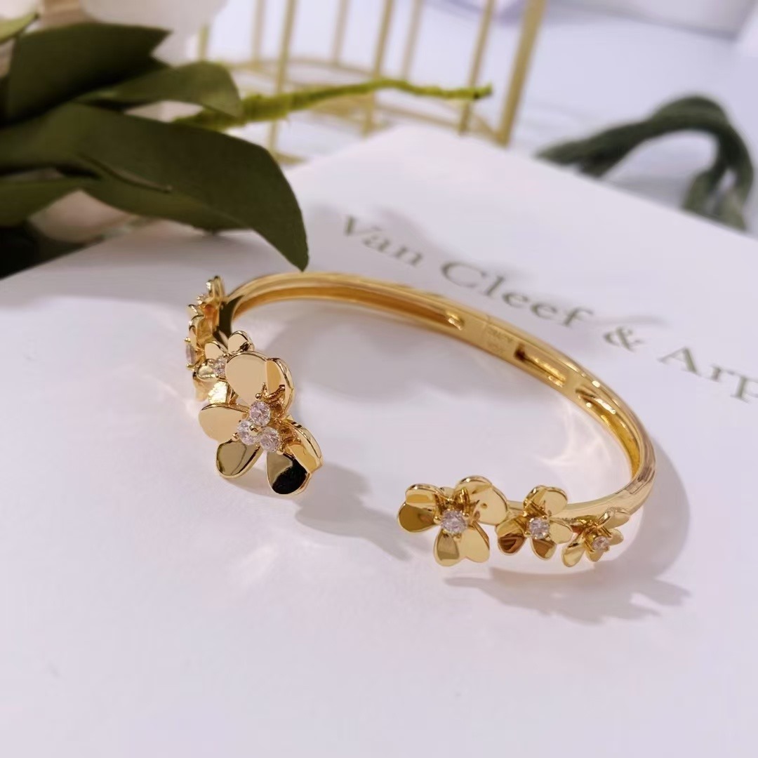 TOP Van Cleef & Arpels VCA Bracelet - 3 Colors