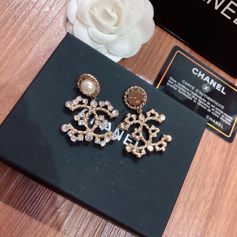 TOP CHANEL Pearl Diamond Earrings