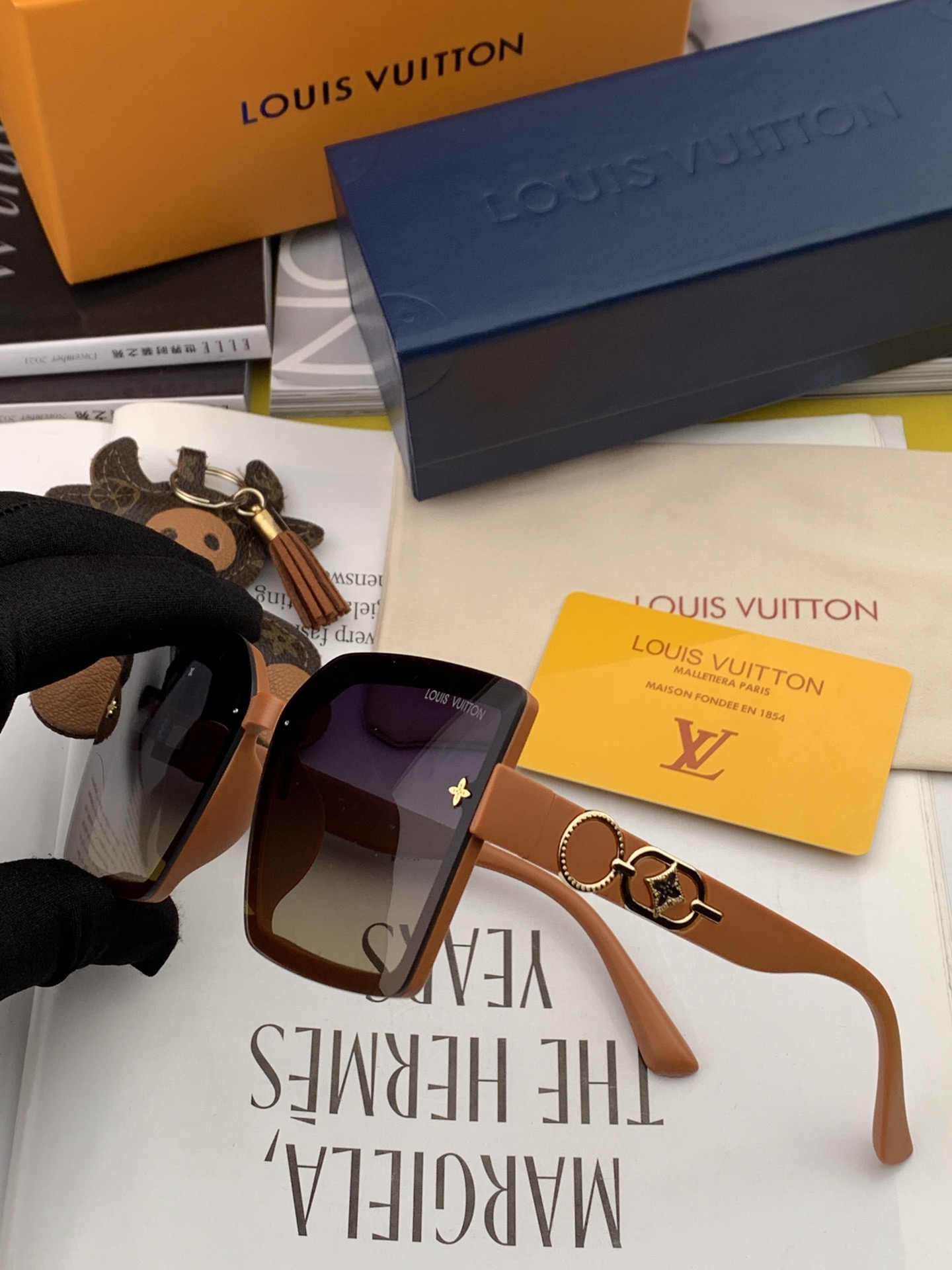 TOPLouis Vuitton LV Women's Square Driving Sunglasses - 4 Colors