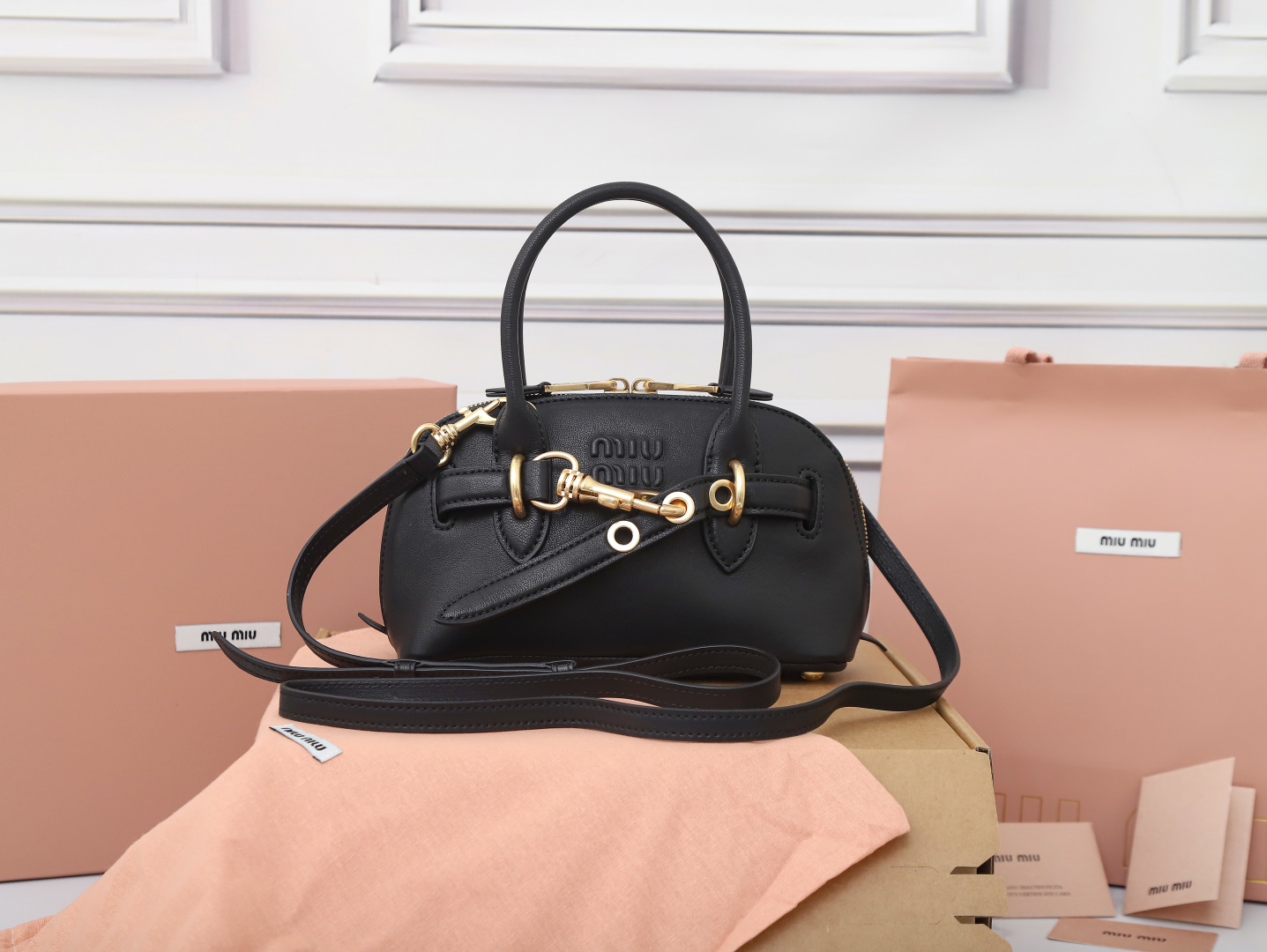 TOP Miu Miu Leather Handbag 21x13.5x8cm - Black