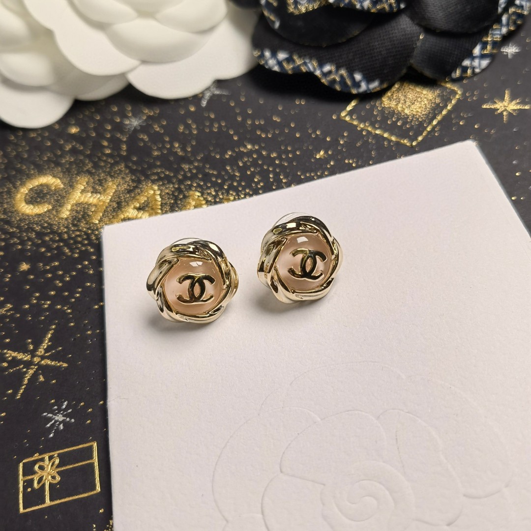 TOP CHANEL Rose Quartz Alphabet Round Earrings