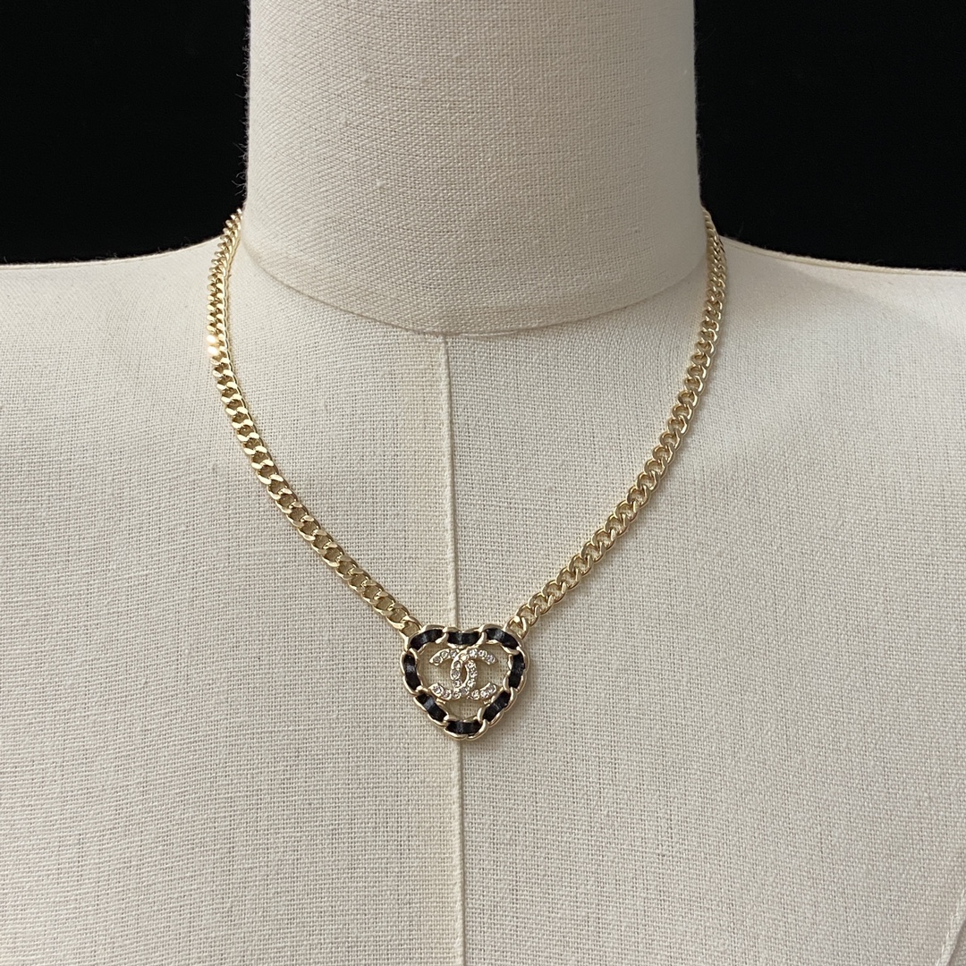 TOP CHANEL CC Necklace - Gold