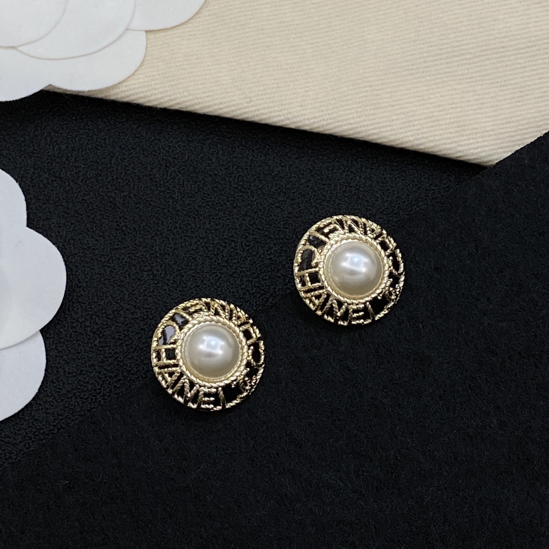 TOP CHANEL CC Earrings - Gold