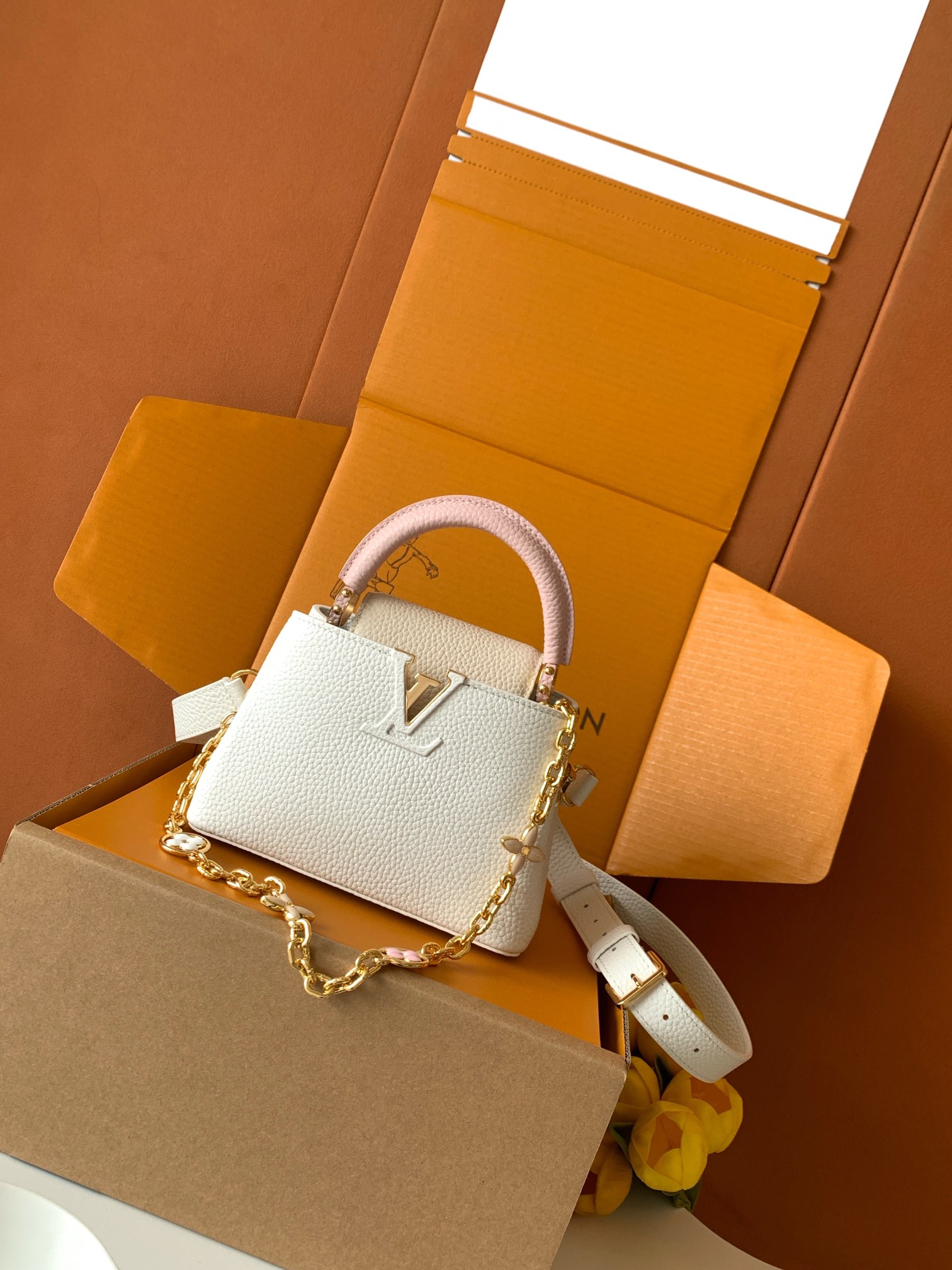 TOP Louis Vuitton LV Capucines Bag 21cm/27cm - White