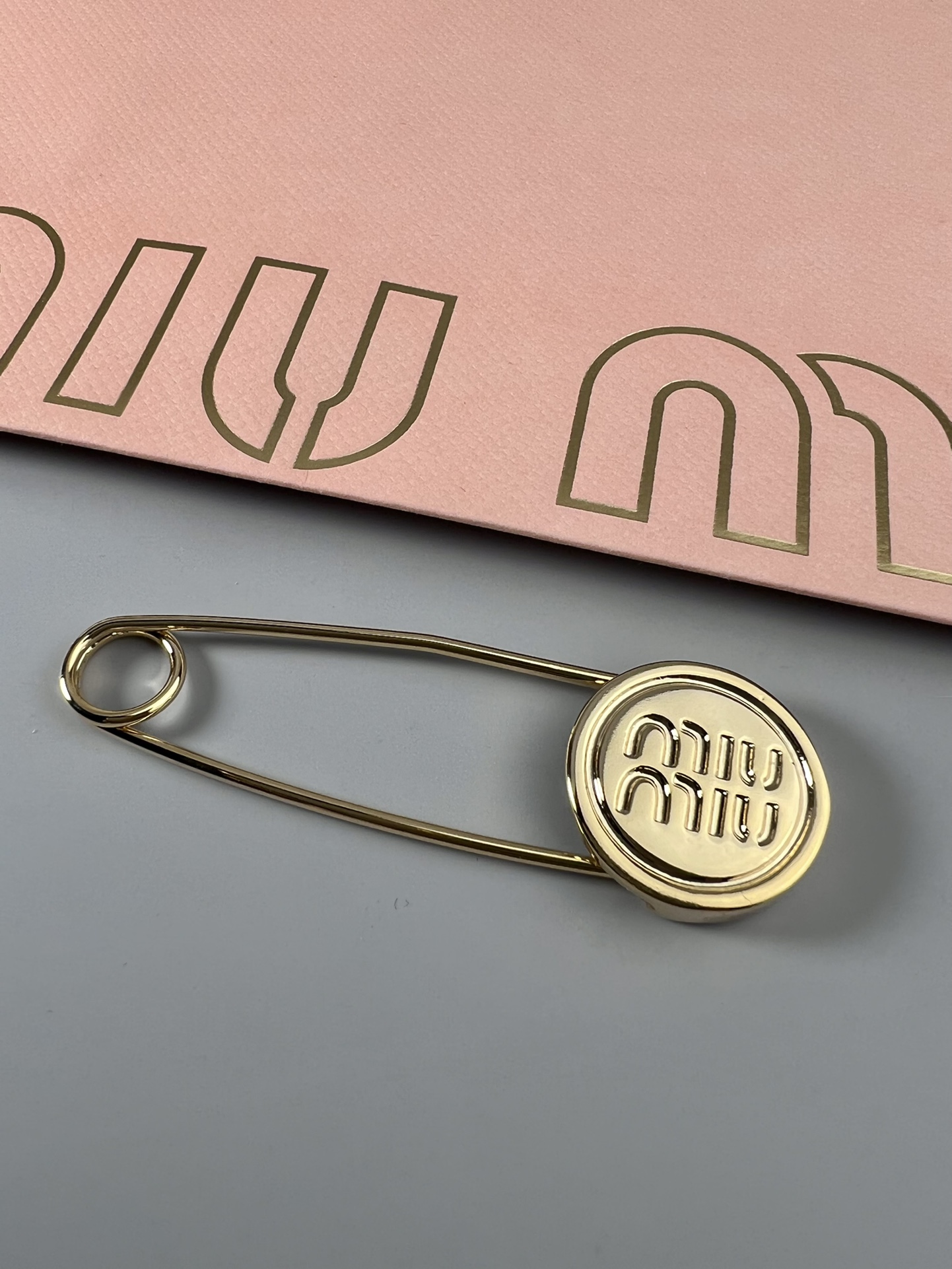 TOP Miu Miu Brooch - 2 Color