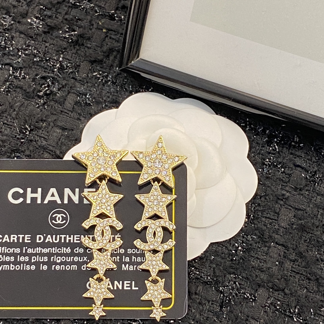 TOP CHANEL Star Tassel Earrings - Gold