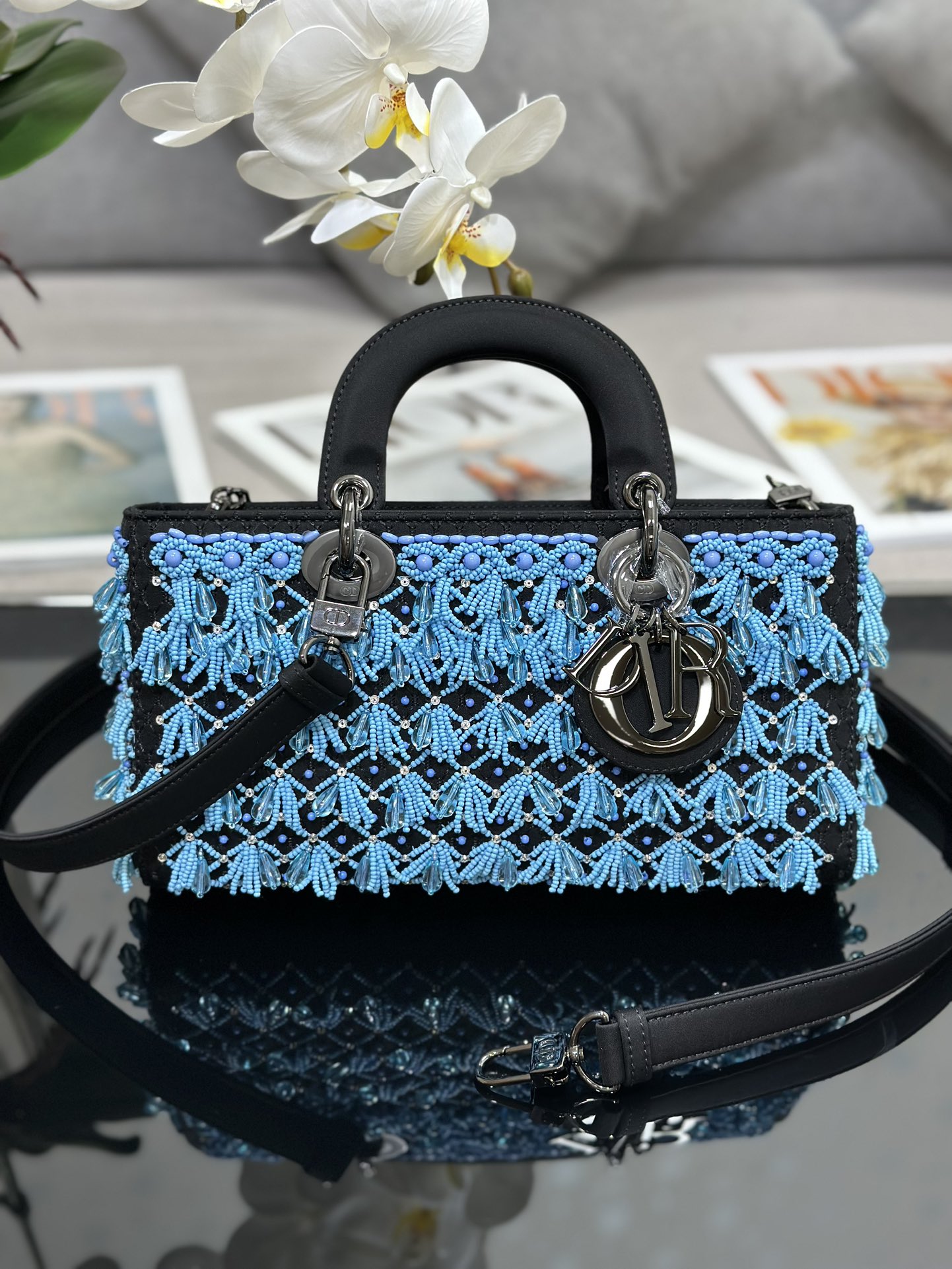 TOP Christian Dior Embroidered  Lady D-Joy Bag 26 x 13.5 x 5cm - Blue