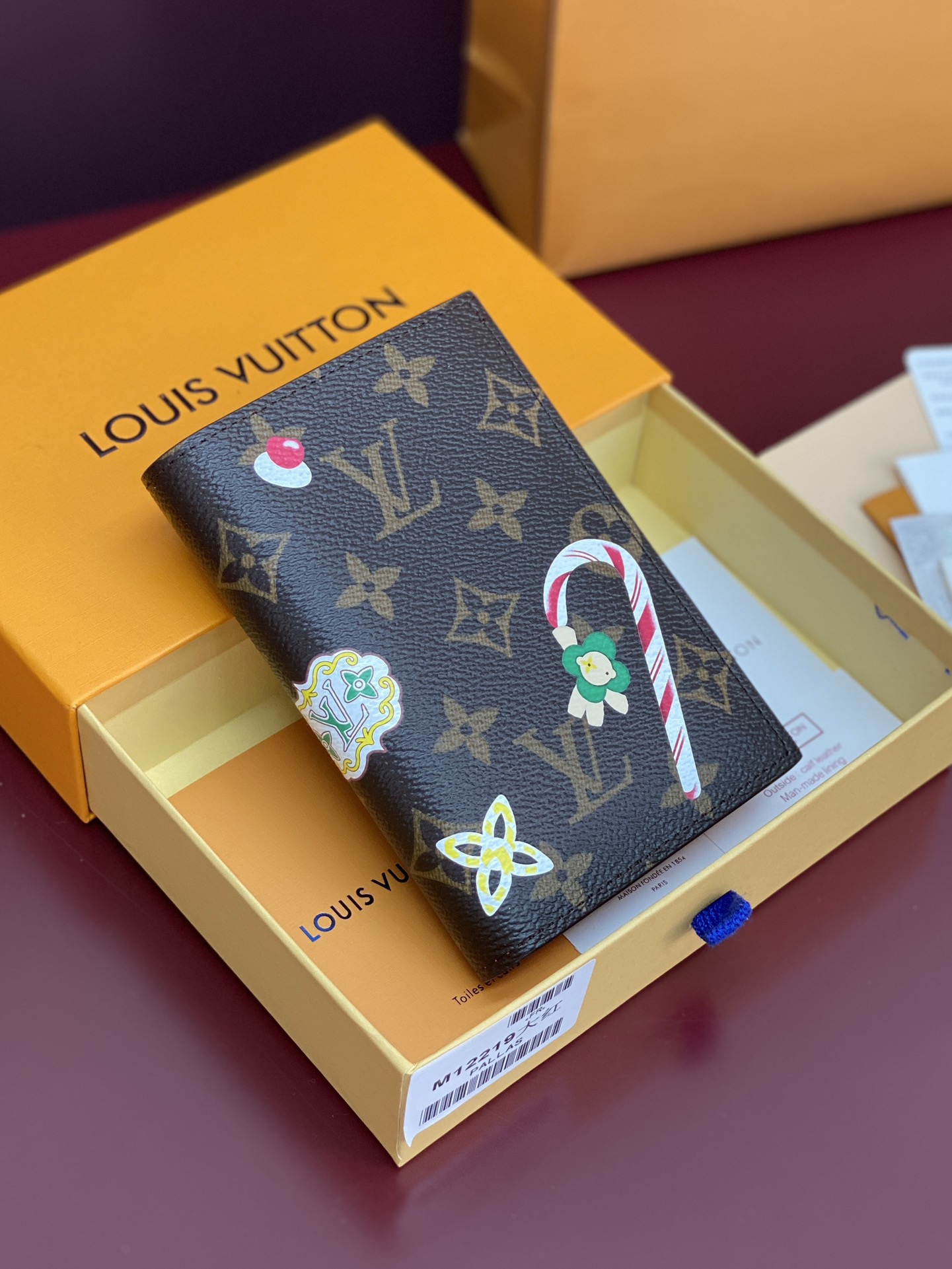 TOP Louis Vuitton LV Candy Factory Series Passport Holder with Vivienne Pattern Calfskin 14x2.5x10cm - Brown/Red