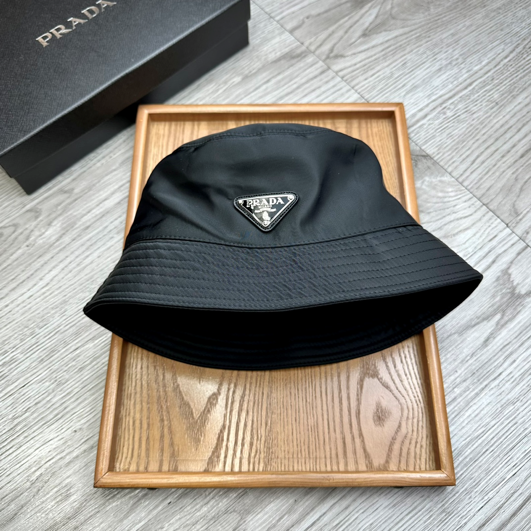 Prada Flat Top Classic Triangle Labeled Iron Fisherman's Hat Sunhat （Replica）