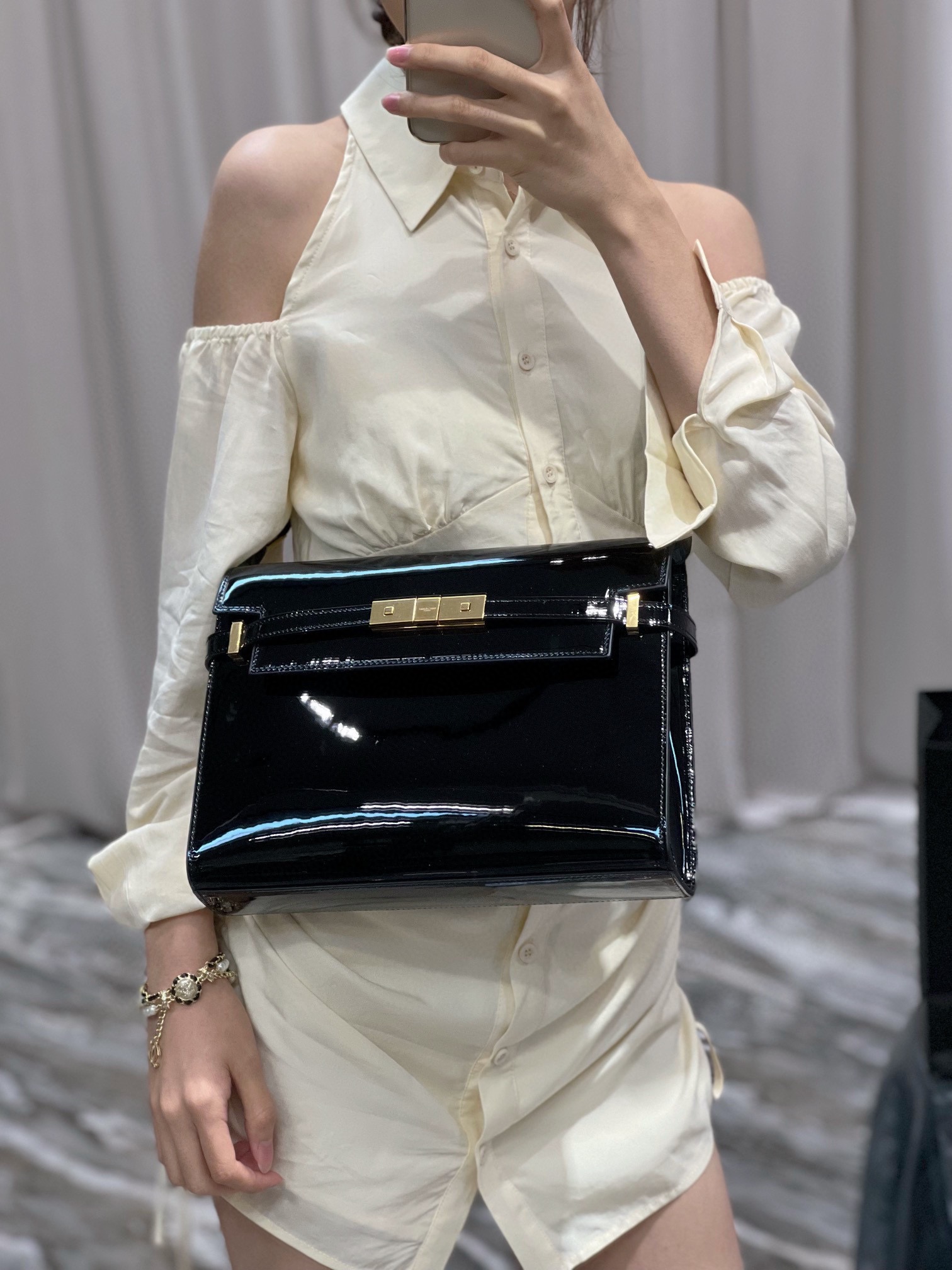 TOP Yves Saint Laurent YSL Manhattan Patent leather Gold Buckle Bag - Black