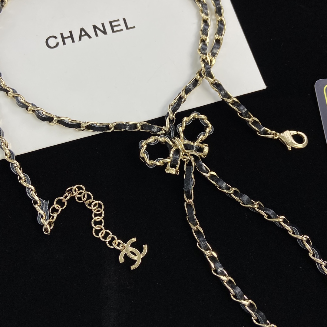 TOP CHANEL Sweater Chain Necklace