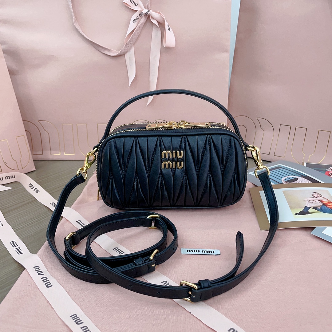 TOP Miu Miu Classic Matelasse Sheepskin Bag 18X9.5X6.5 cm - 2 Color