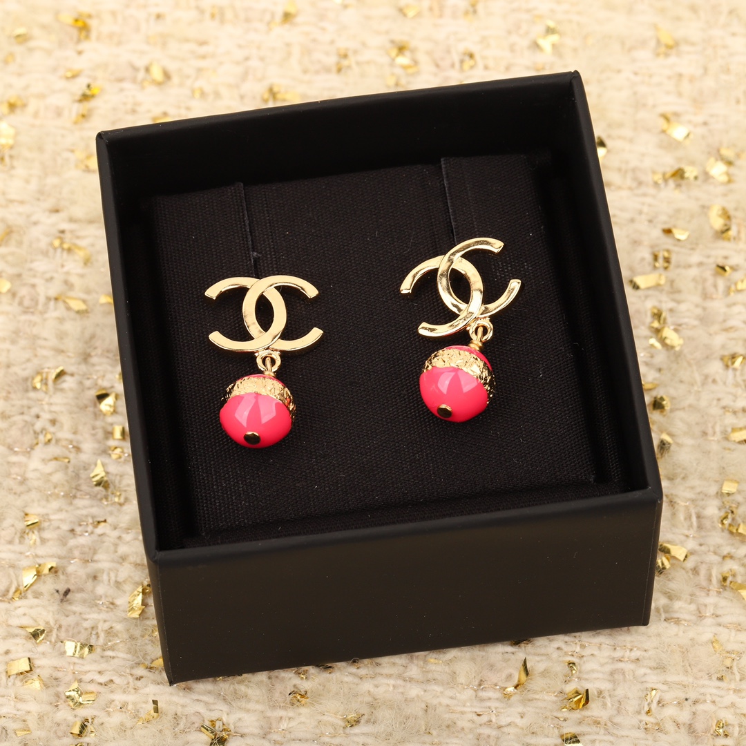 TOP CHANEL CC Pendant Earrings