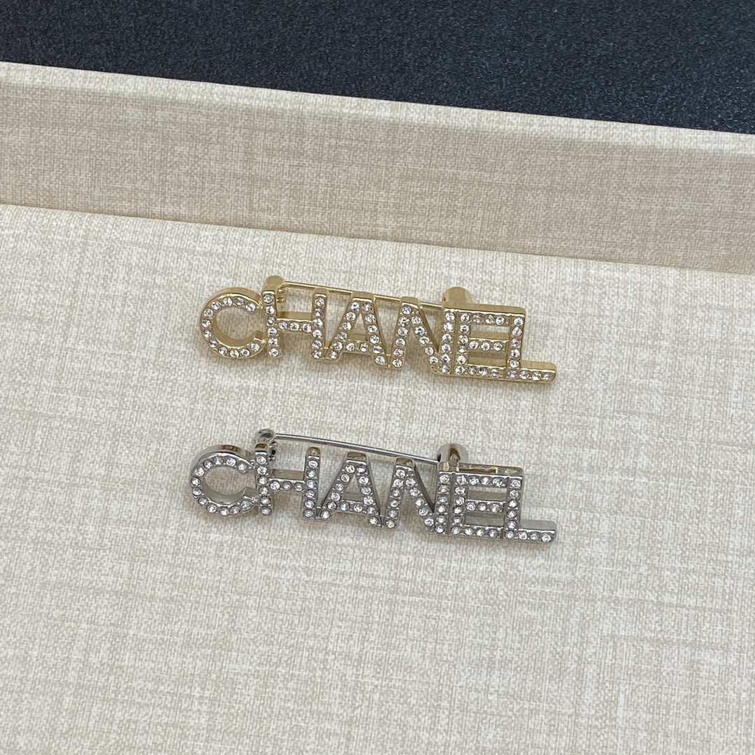 TOP CHANEL Brooch - 2 Colour