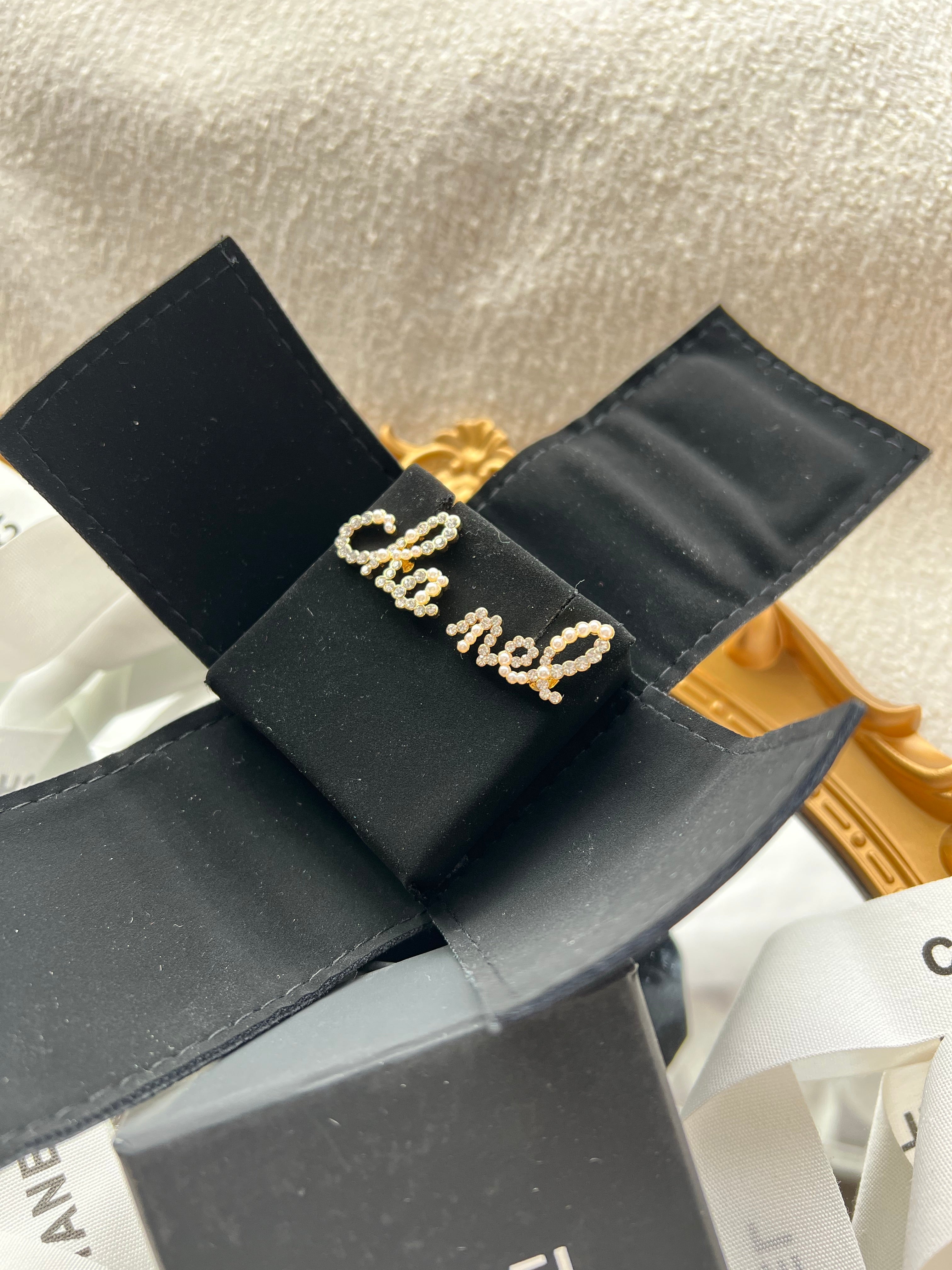 TOP CHANEL Letters Earrings Stud