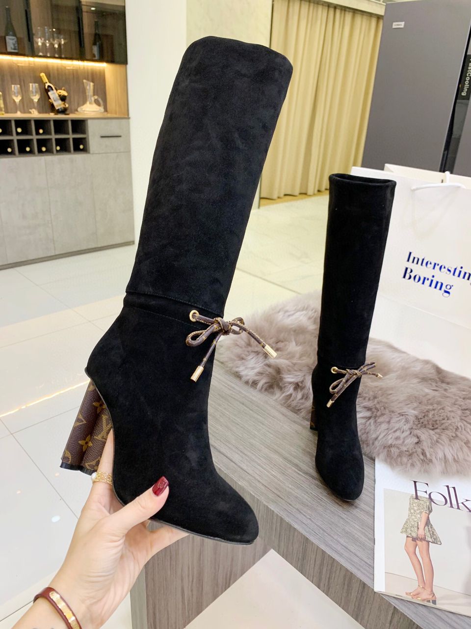 TOP Louis Vuitton LV L*V Silhouette Knee Suede Boots with Bow - Black