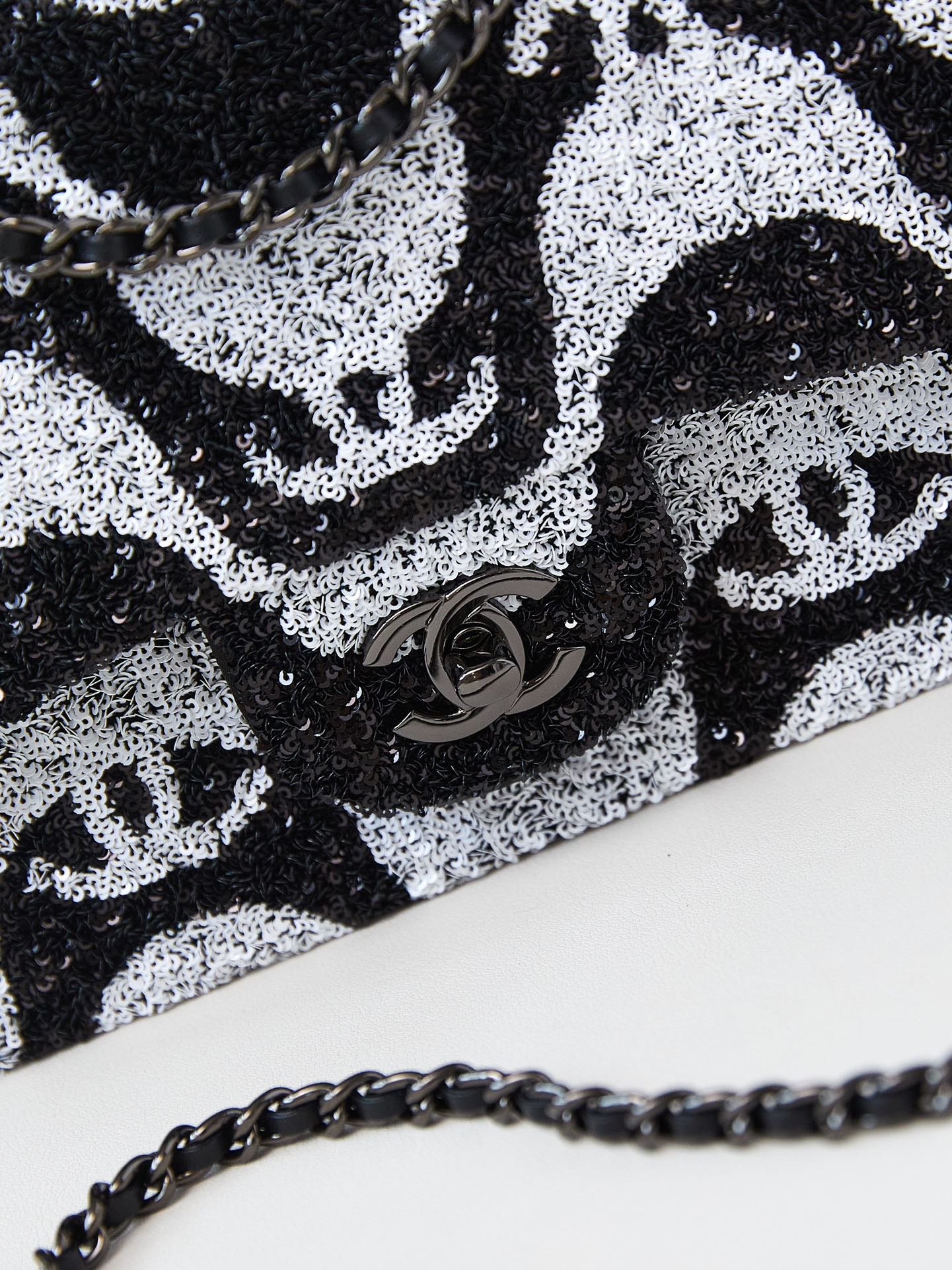TOP CHANEL Flap Bag 15x25x7cm Wave Sequins - 2 Color