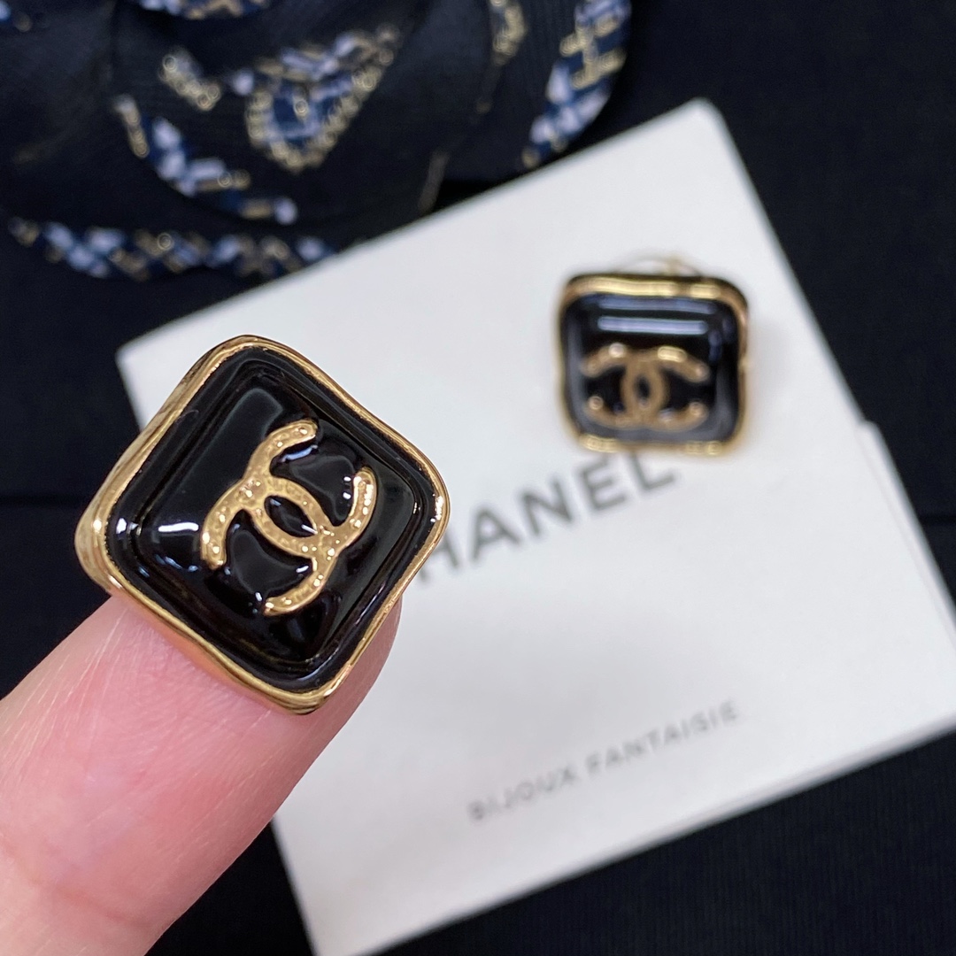 TOP CHANEL Black Gold Sugar Cube Earrings
