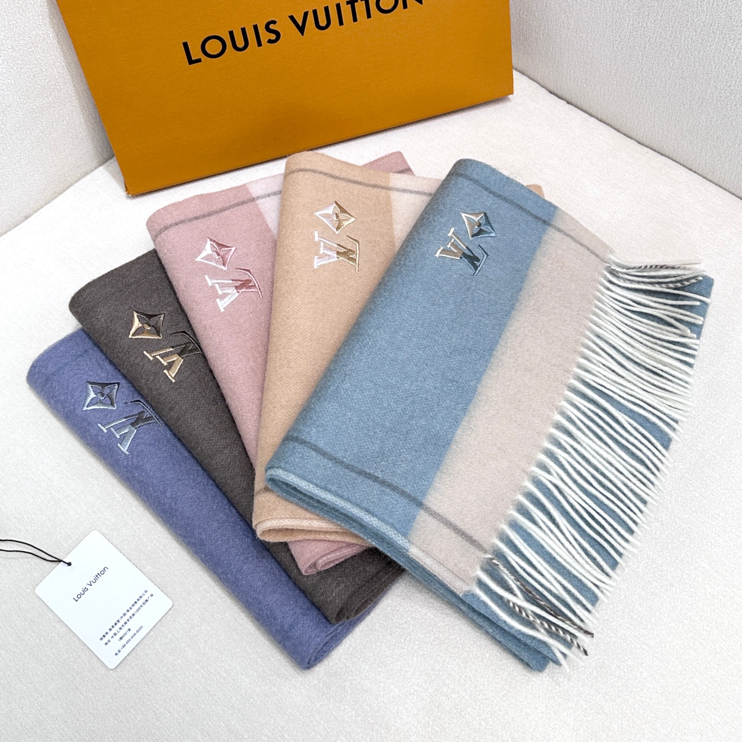 TOP Louis Vuitton LV Scarf  30*180cm - 2 Colors