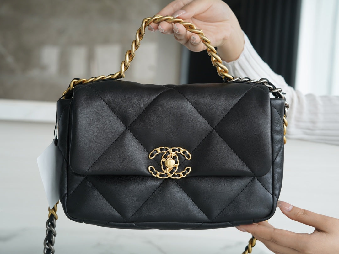 TOP CHANEL 19 Bag Small 26cm - Black & Gold Buckle