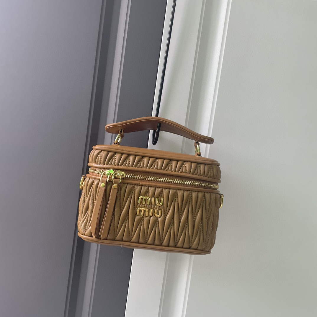 MIU MIU Matelassé Nappa Leather Shoulder Bag (Replica)