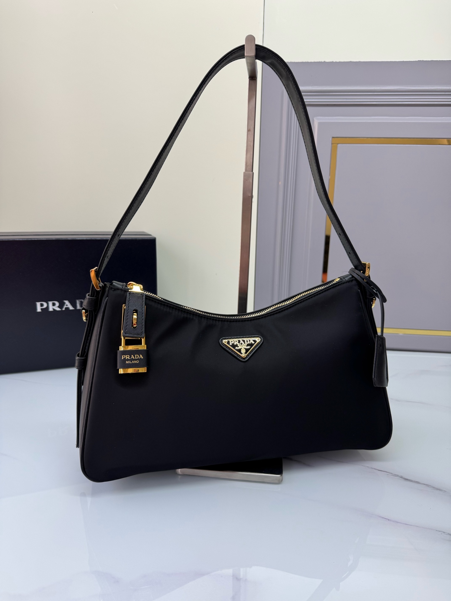 TOP PRADA Tessuto Locker Bag Re-Nylon 34x19.5x10cm - Black