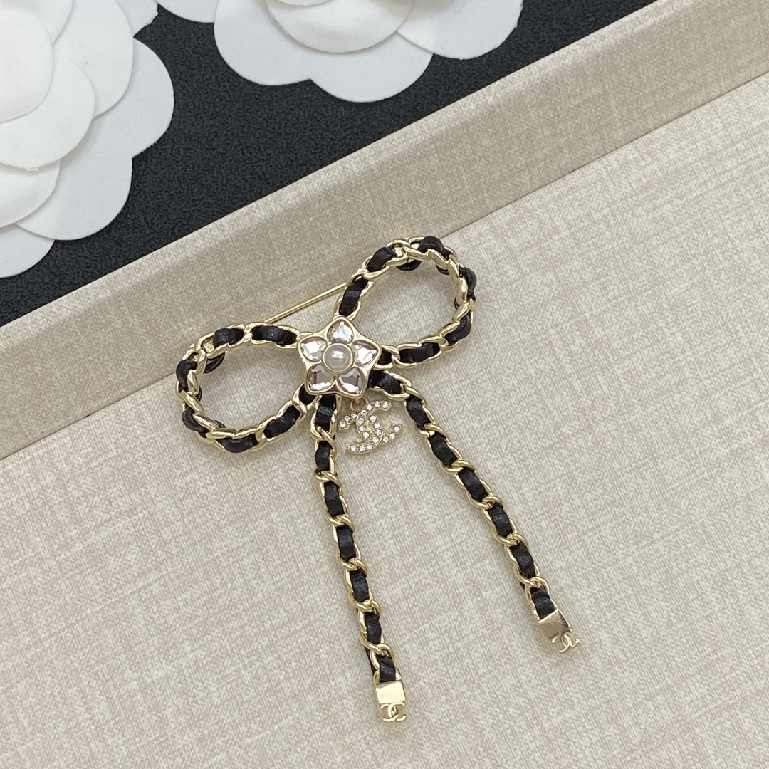 TOP CHANEL Brooch - Gold