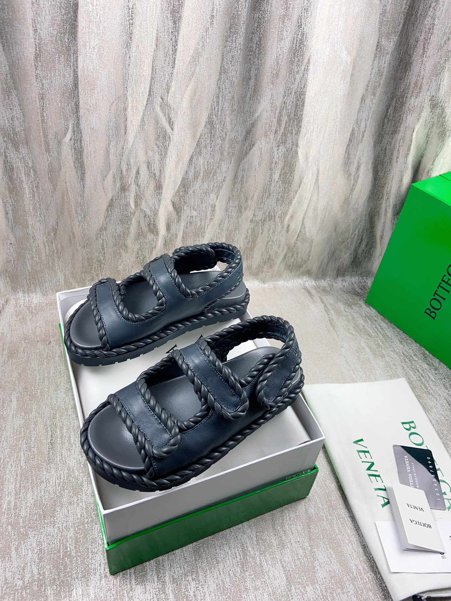 TOP Bottega Veneta BV Calfskin Woven Upper Roman Sandals - 2 Colour