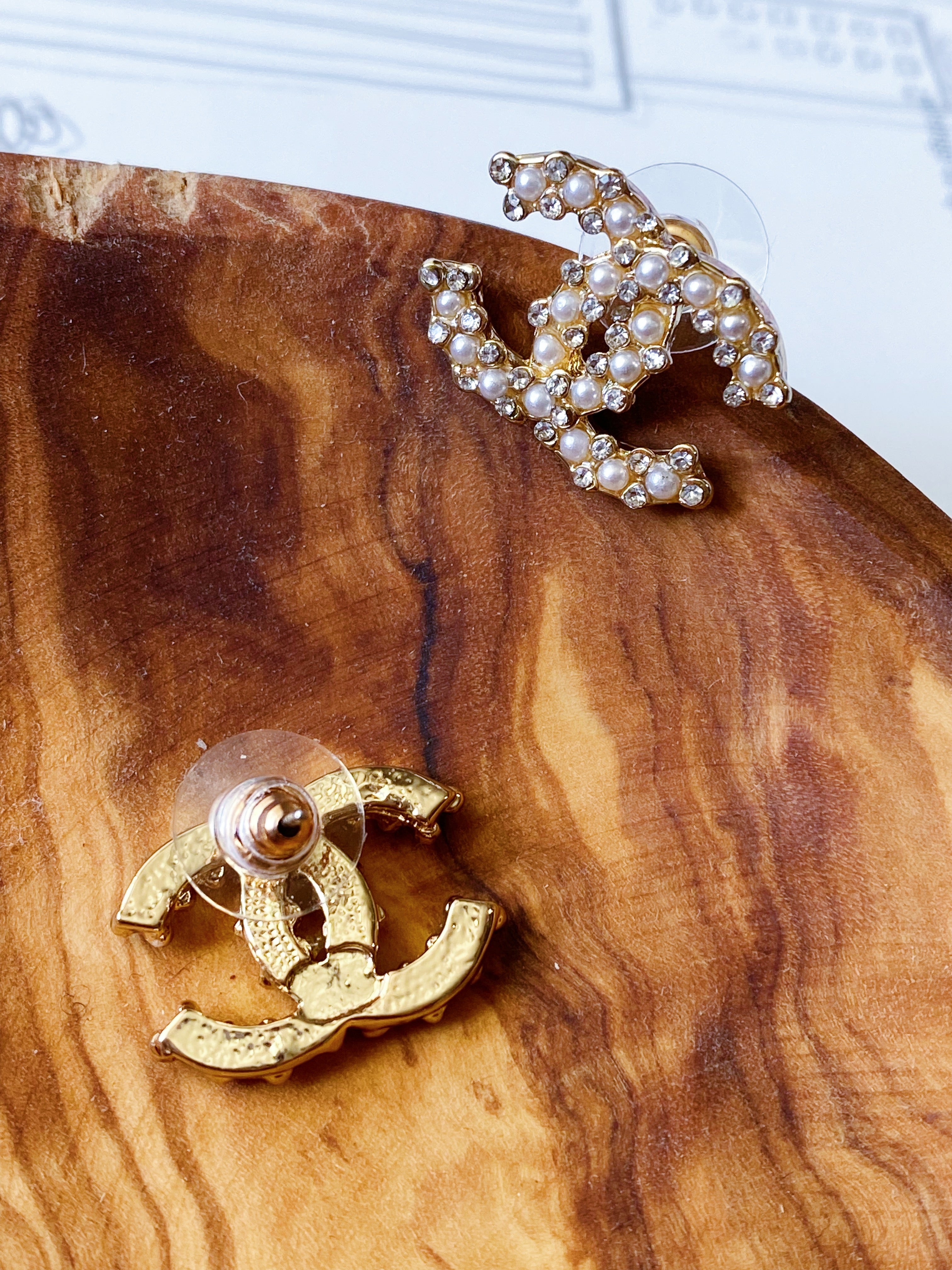 TOP CHANEL Stud Earrings