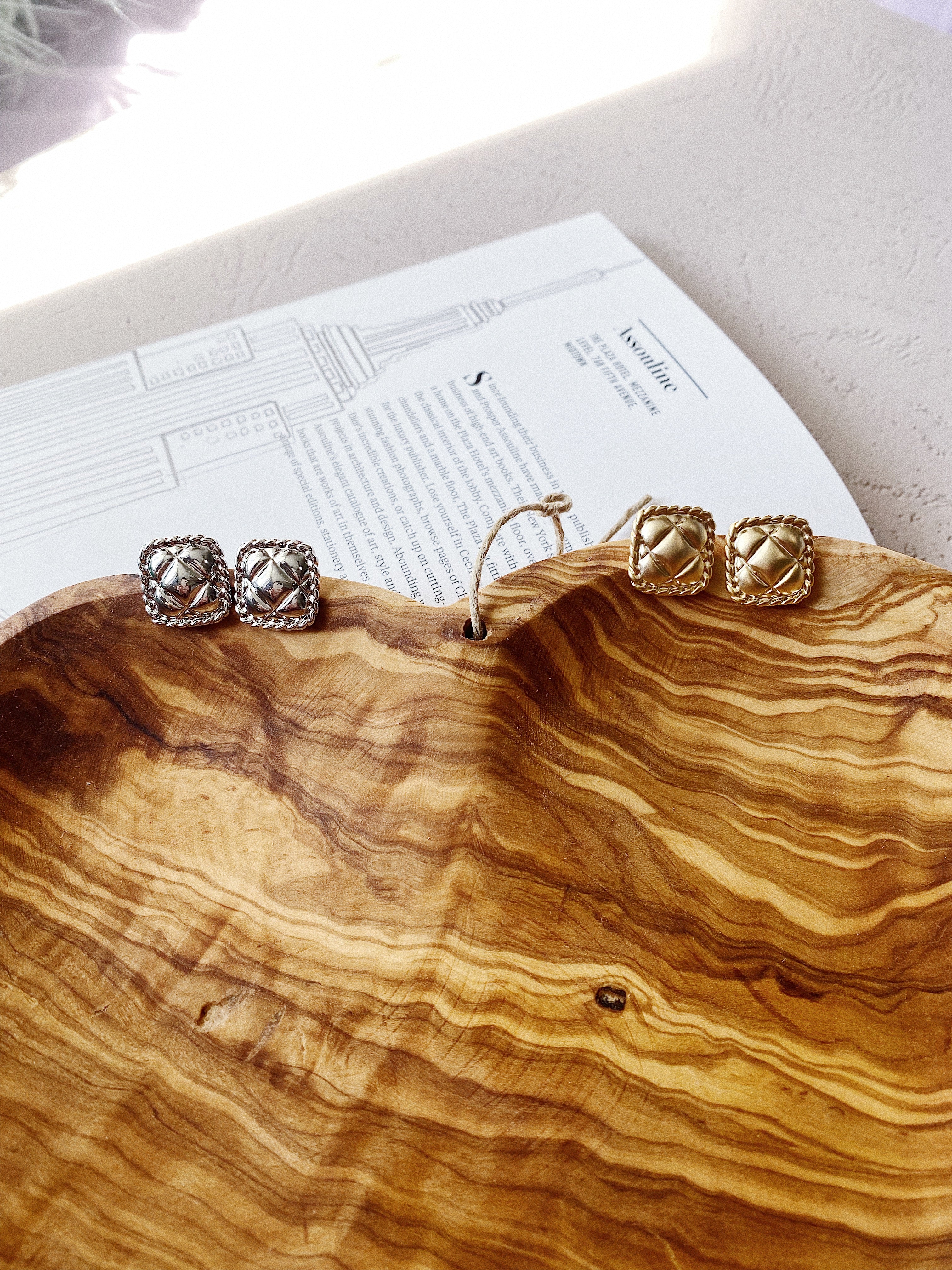 TOP CHANEL Stud Square Earrings