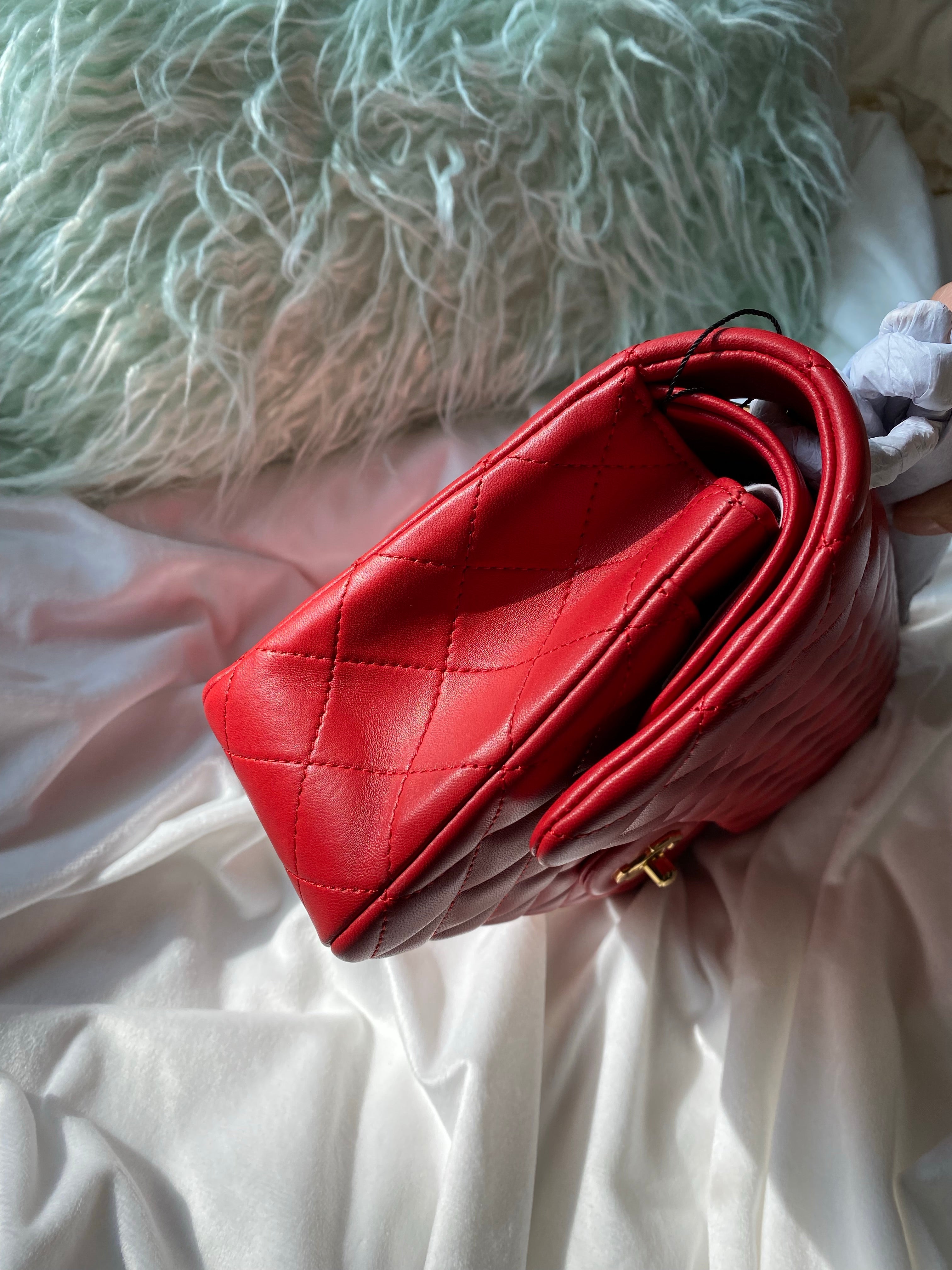 TOP CHANEL Classic Flap Bag Lambskin Medium 25.5cm – Red & GHW