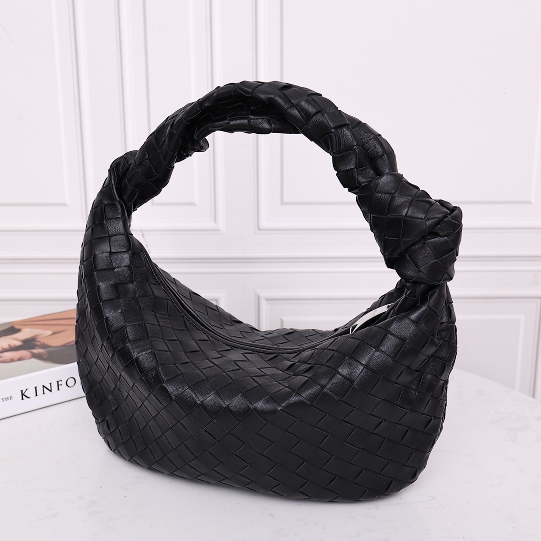 TOP Bottega Veneta BV Jodie Bag - Black