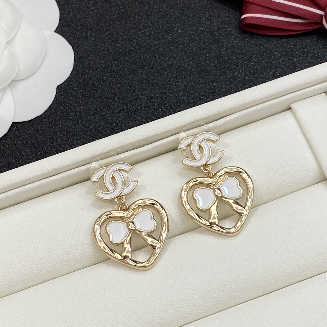 TOP CHANEL Earrings-  Gold