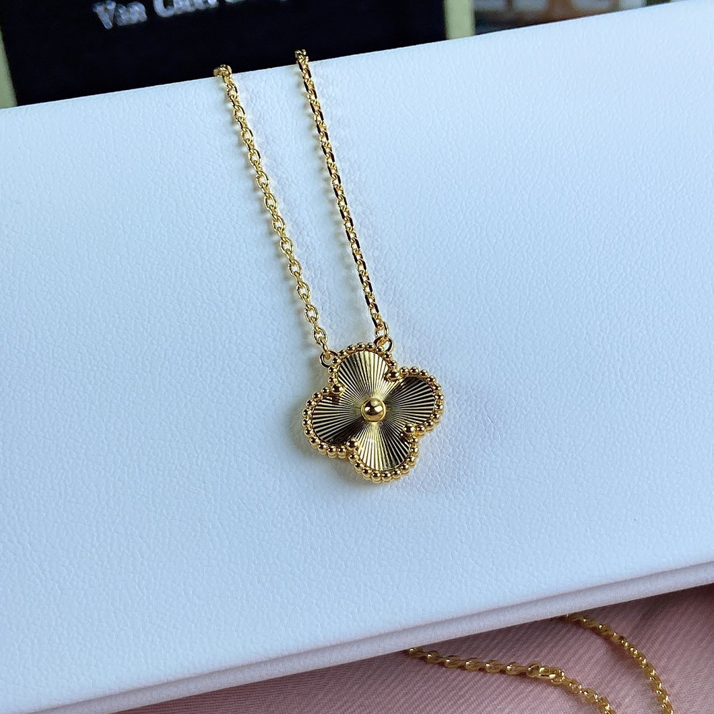 Van Cleef & Arpels Vca Floral Shape Necklace Pendant