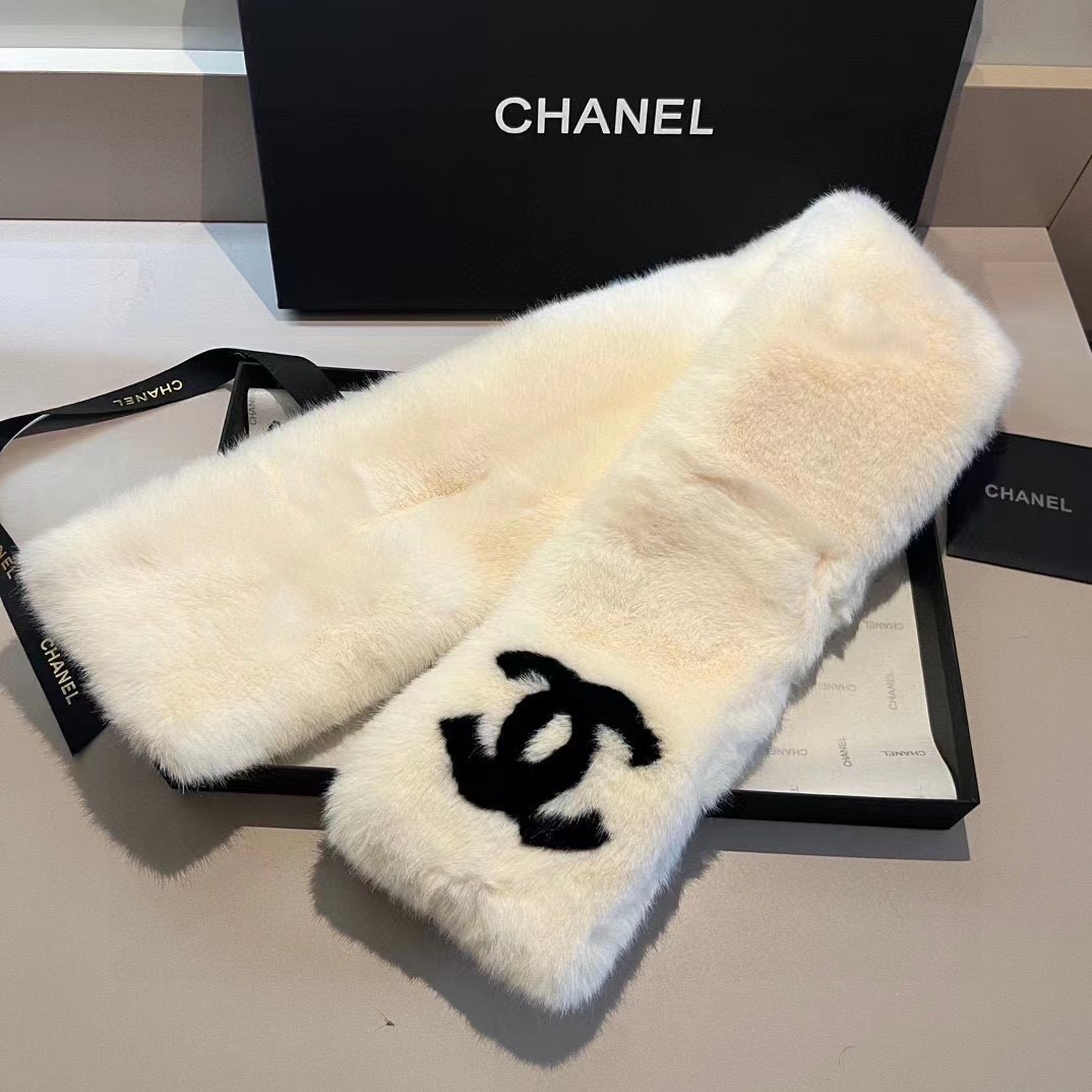 TOP CHANEL Cashmere Scarves 90 cm