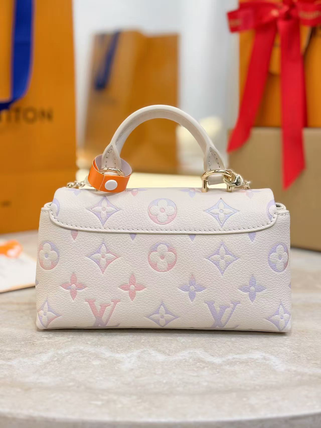 TOP Louis Vuitton LV Nano Madeleine Bag Monogram Empreinte Leather 21× 12.5 × 6cm - Beige