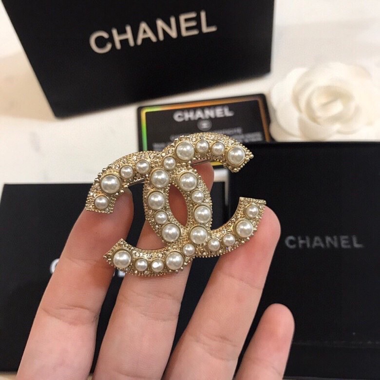 TOP CHANEL Double C Pearl Classic Brooch