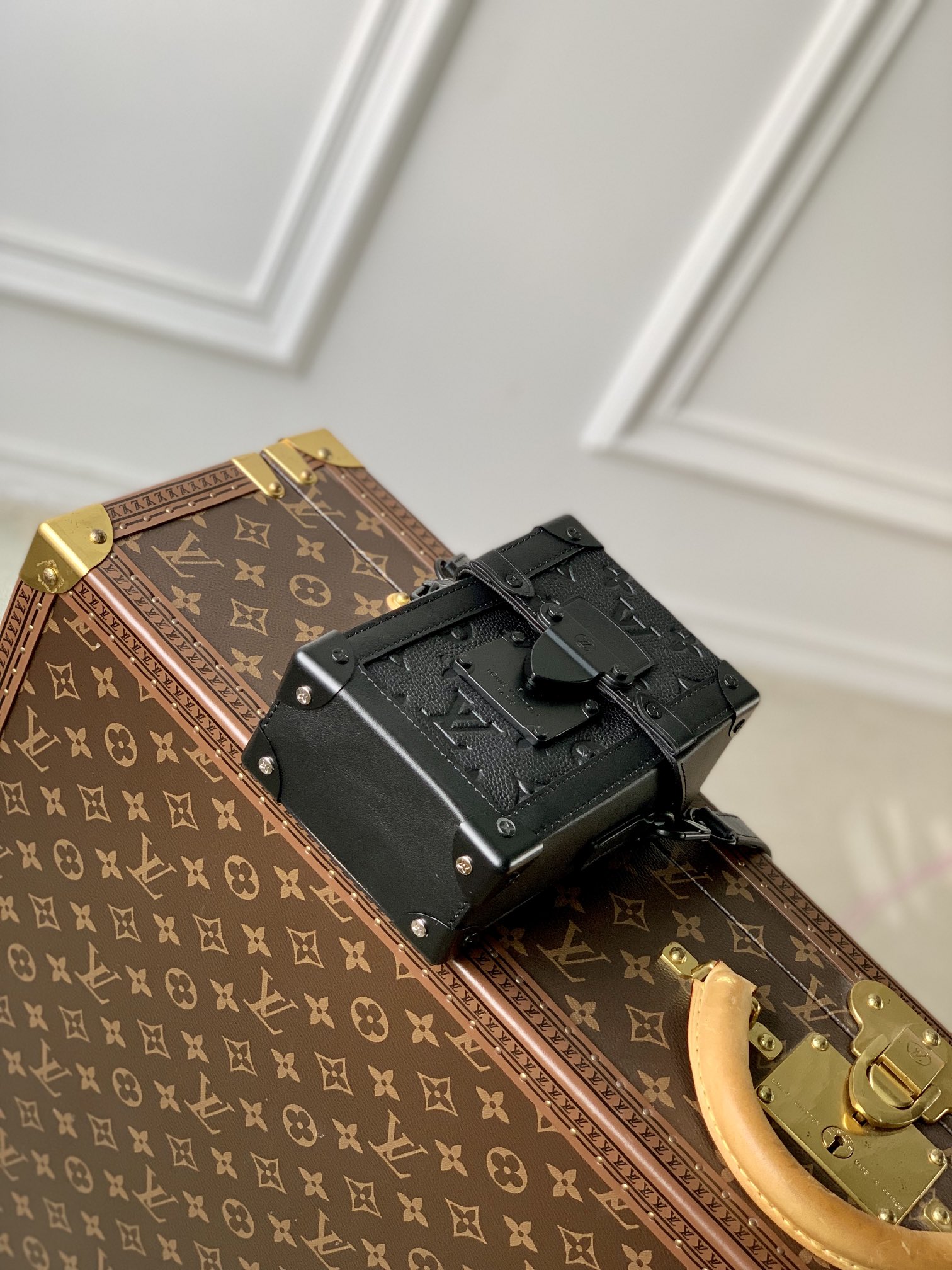 Louis Vuitton Vertical Trunk Wearable Wallet M82070