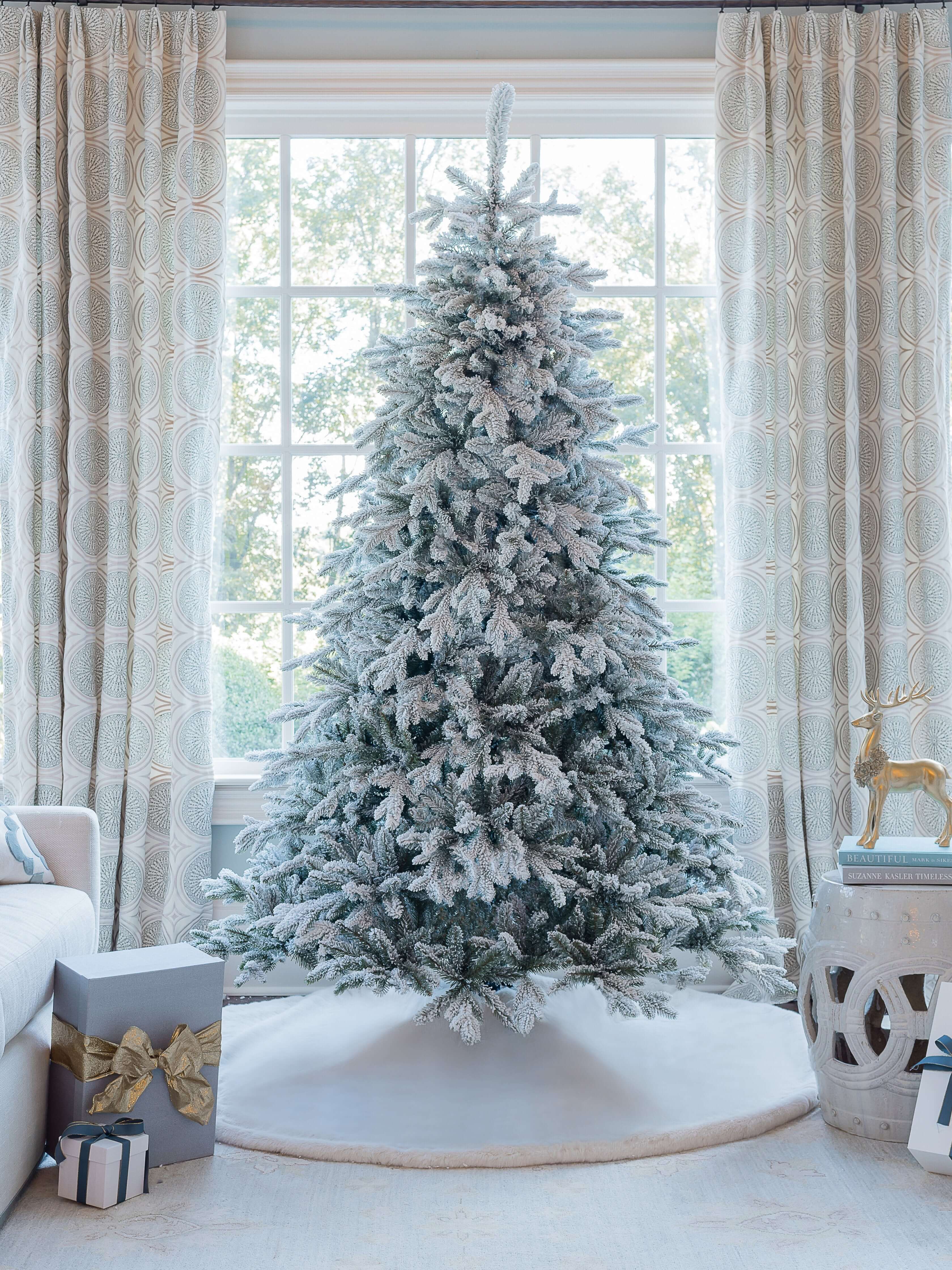 6.5' Artificial Christmas Tree with 650 Warm White LED Lights