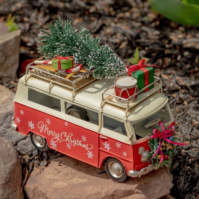 1970a??s Inspired Christmas Bus with Wreath & Gifts
