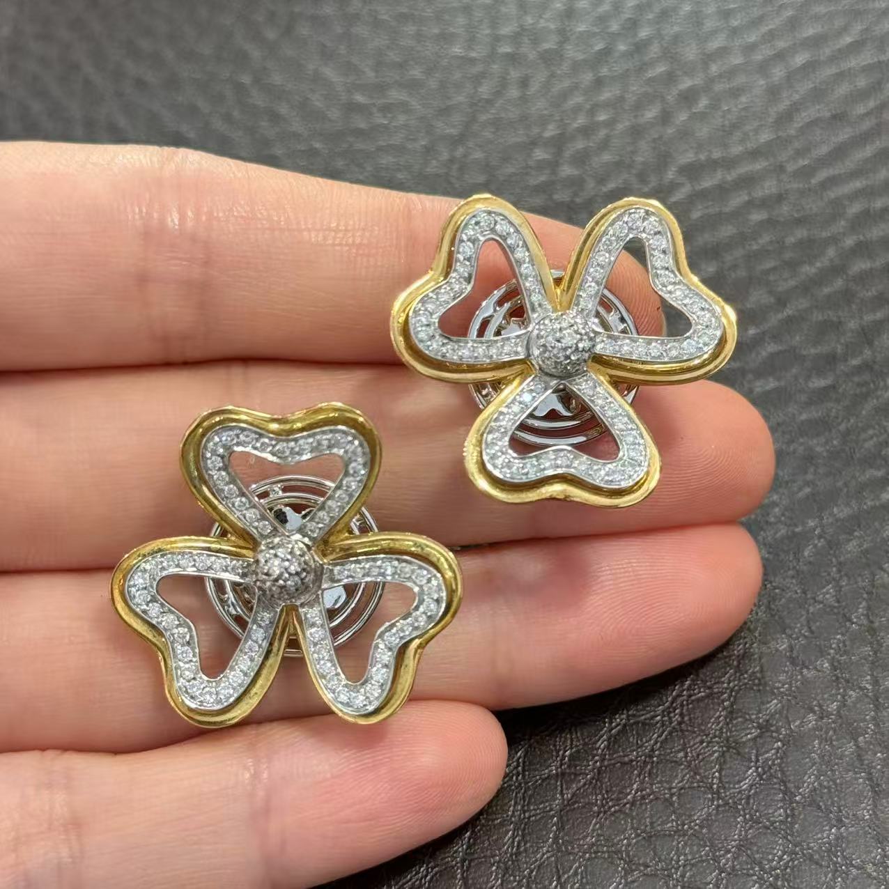 可旋轉三葉草耳釘