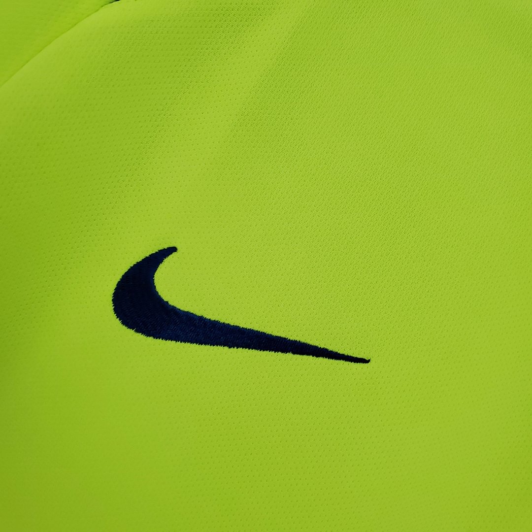 2005/2006 Retro Barcelona Away Football Shirt