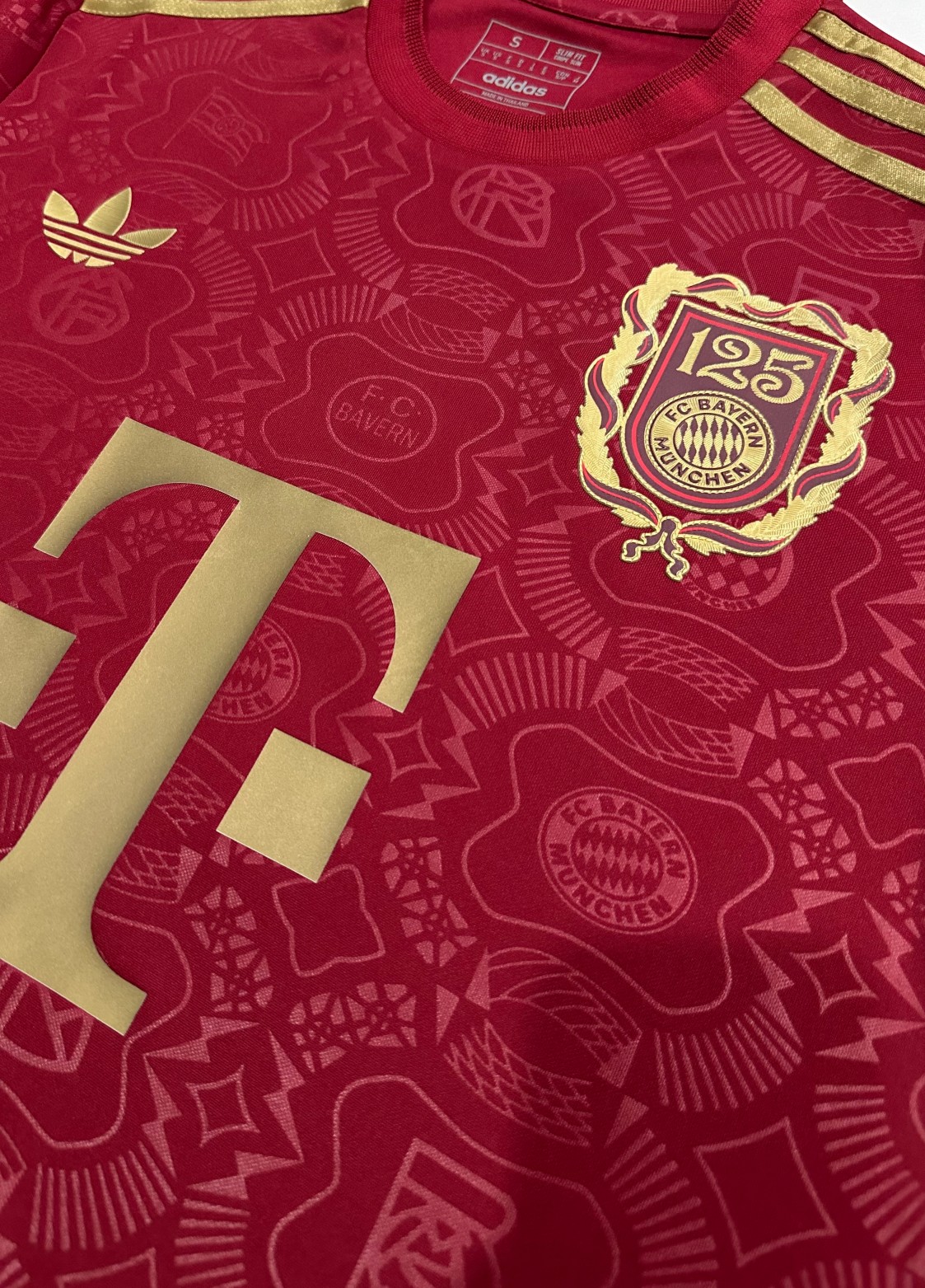 25/26 Bayern 125th Anniversary Red Football Shirt (Fans version)