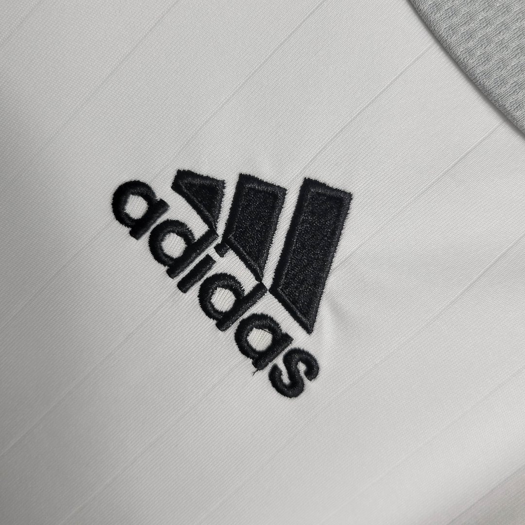 2006/2007 Real Madrid Retro Home Football Shirt