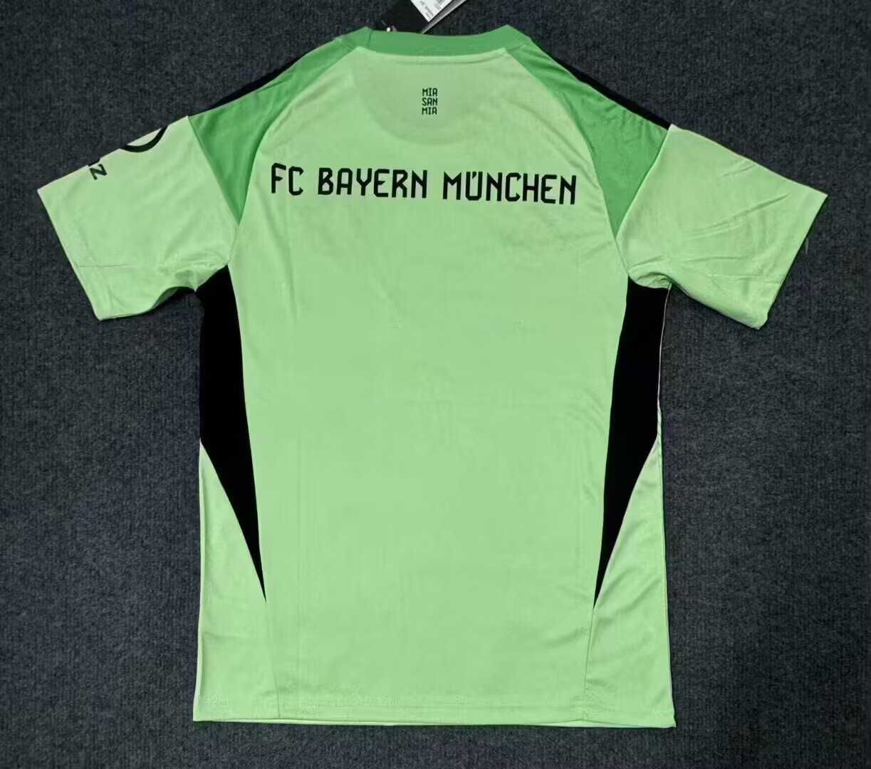 2025/2026 Bayern Munchen Goalkeeper Jersey(Fans version)