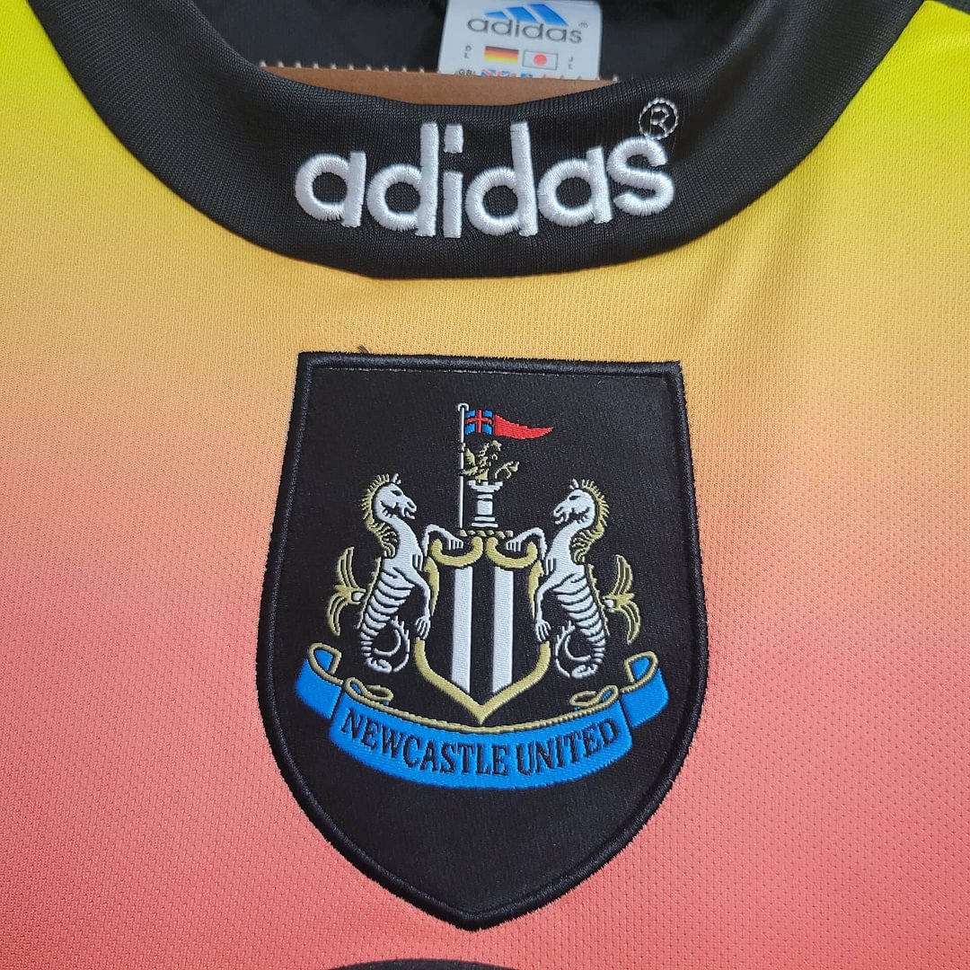 1996/1997 Retro Long Sleeve Newcastle United Goalkeeper Football Shirt( Fans Edition )