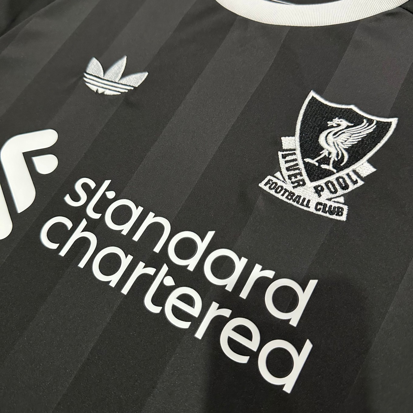 2025/2026 New Liverpool Black goalkeeper uniform Football Jersey( Fans Edition )