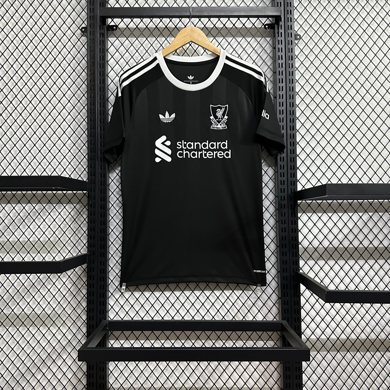 2025/2026 New Liverpool Black goalkeeper uniform Football Jersey( Fans Edition )