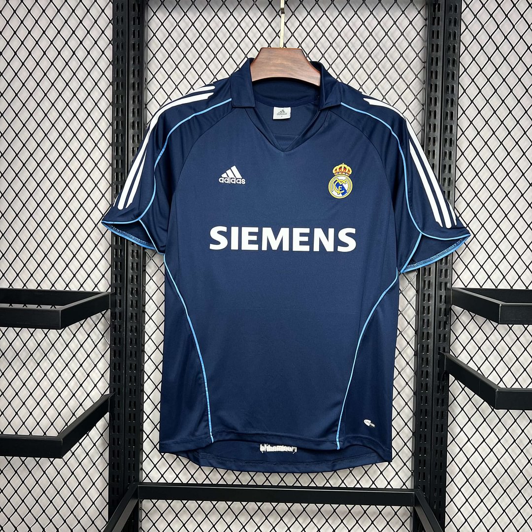 2005/2006 Real Madrid Retro Away Football Shirt