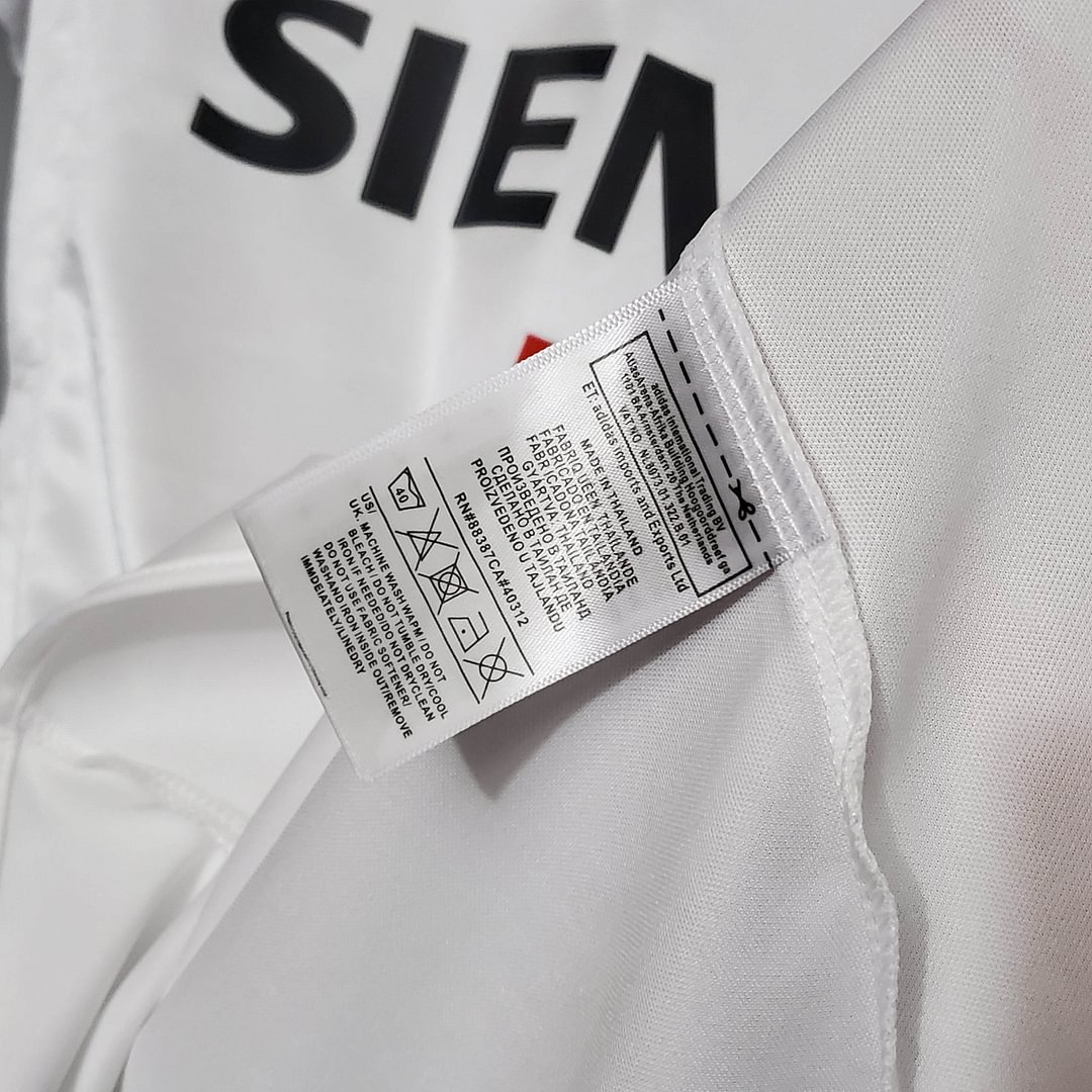 2004/2005 Real Madrid Retro Home Football Shirt